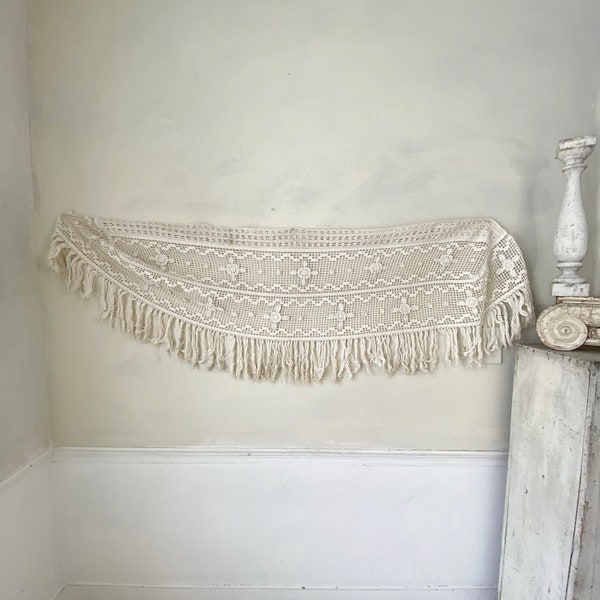 Couverture de tête de lit vintage des années 1920-1930 ? Matériel de chemin de table en dentelle au crochet en coton blanc Le coffre textile