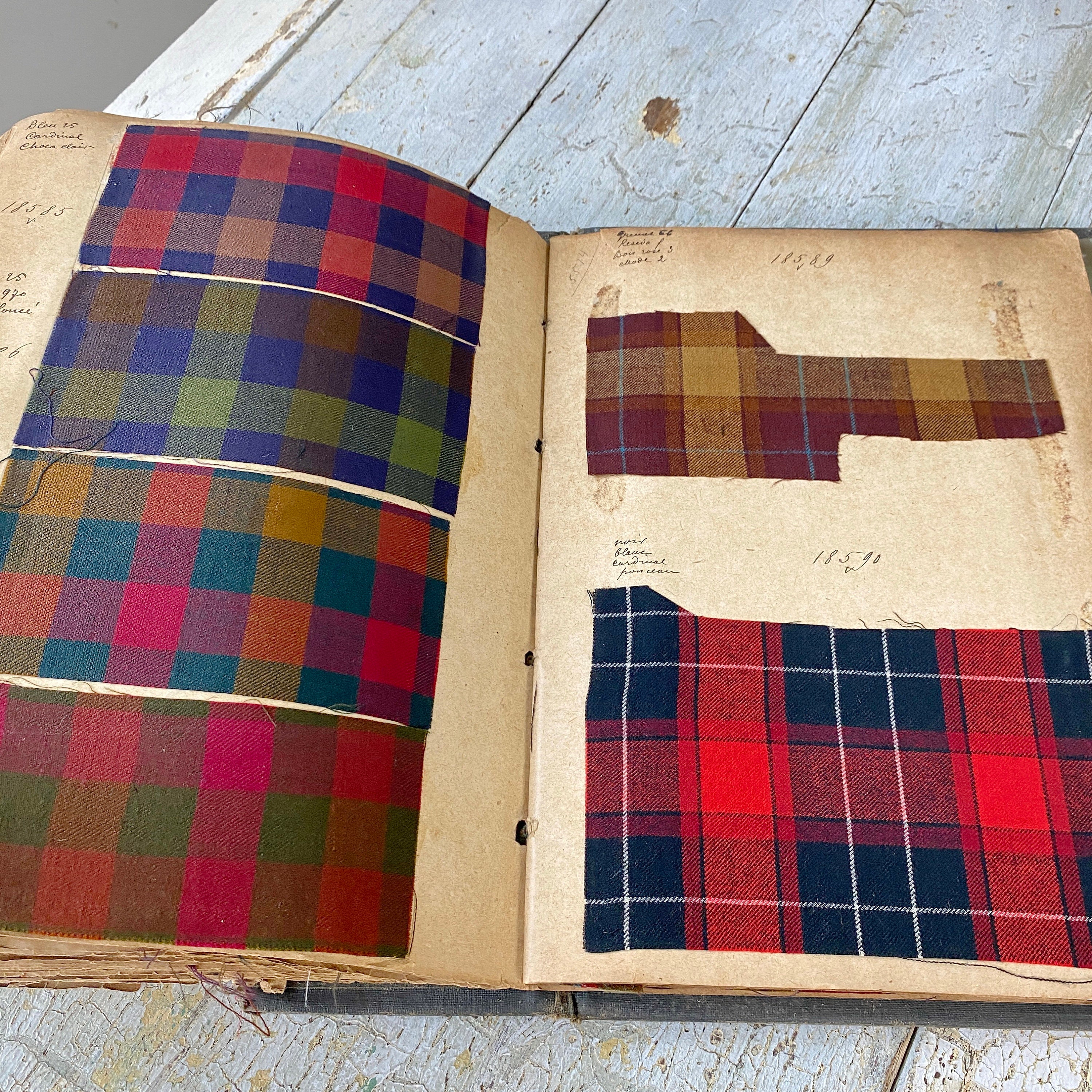 400 FABRICS Pattern Sample Book French Woven Fabric Document