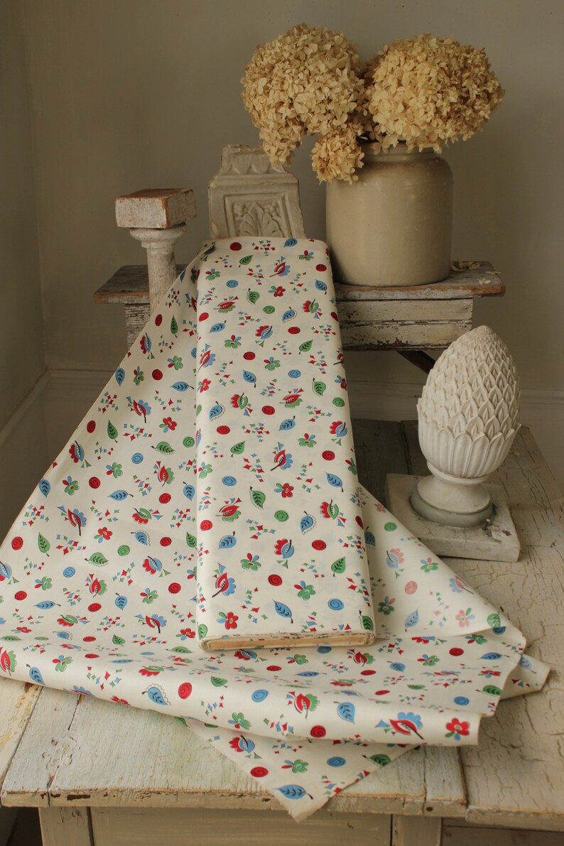 Vintage Fabric By The Yard French White Ground Juvenile Style 1920-30 Floral /& Geometric Cotton