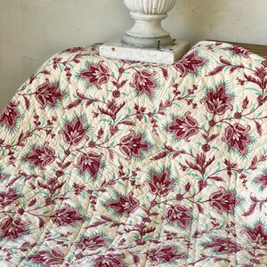 GORGEOUS small quilt Provencal boutis 1870 hand quilted French country Farmhouse style The Textile Trunk image 9