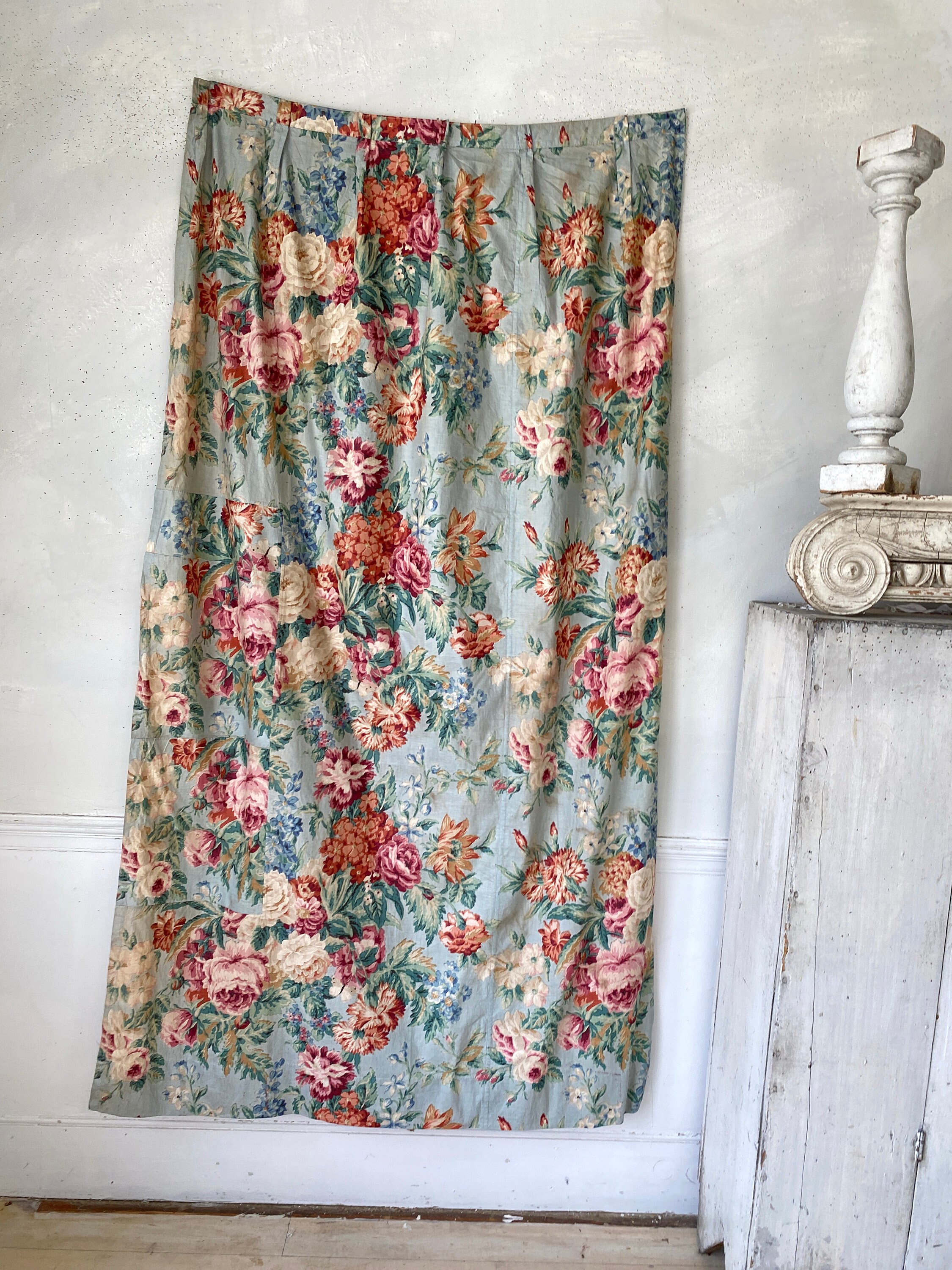 Vintage Painterly Cottage Chic Floral Chintz Fabric Material