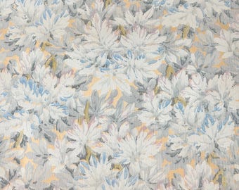 2.1yds French 1940s Wallpaper Roll Chrysanthemum Floral Pastel Tone on Tone 20in Wide Fragile Design Inspiration Wall Art Ecofriendly