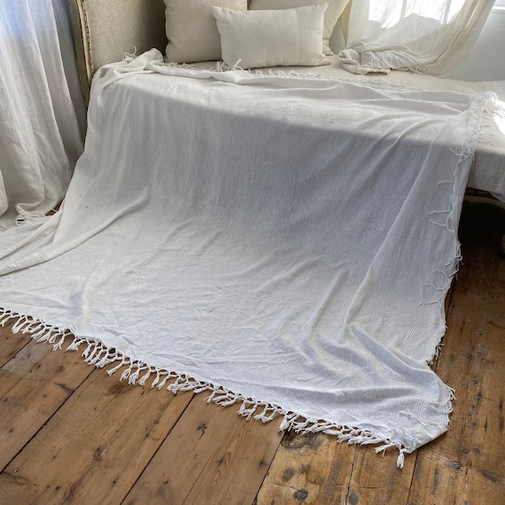 Heavy matelasse coverlet hotsell