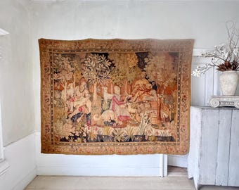 Tapiz francés antiguo de 2,6 m x 1,9 m, arte mural hecho a mano con escena pastoral, figuras de pastores y paisaje boscoso, lana, estilo Aubusson.