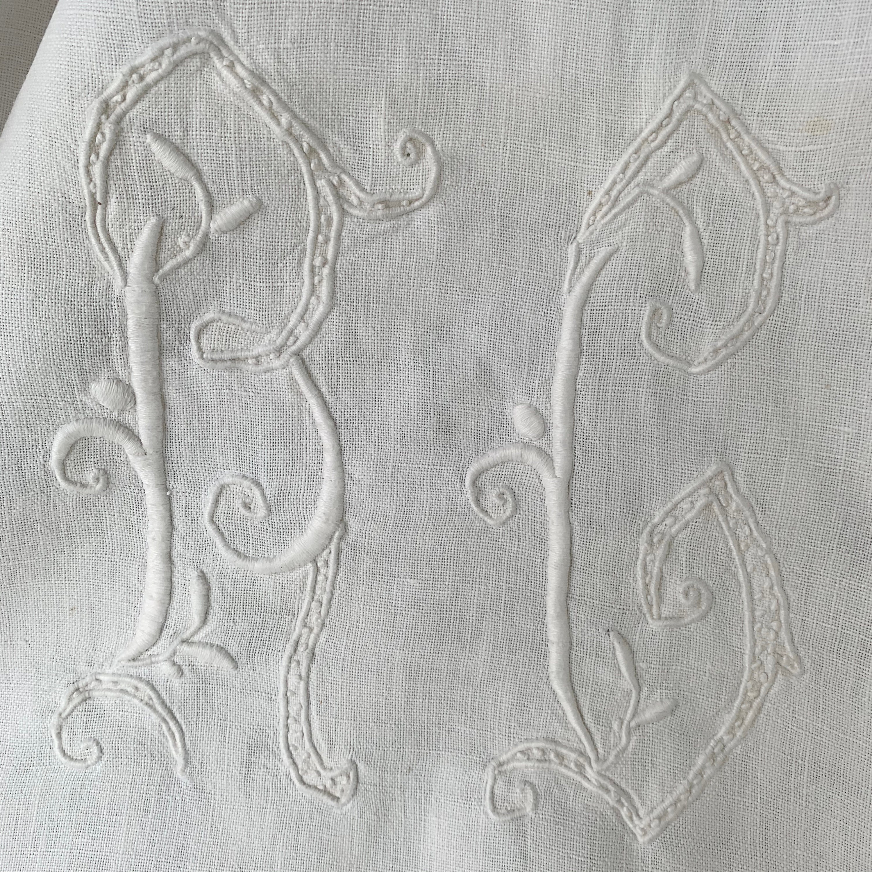 洋書 Monograms and Antique Linens il_fullxfull.2314286843_dzjq.jpg
