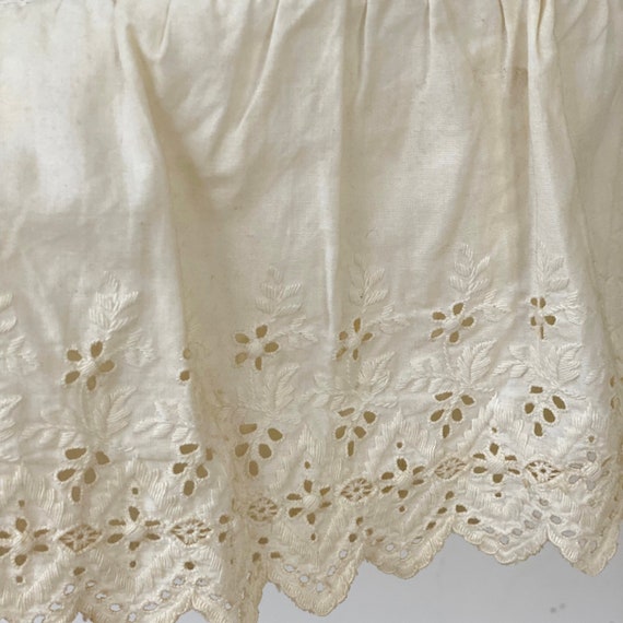 Lovely 1900s quilted lace trimmed white antique p… - image 6