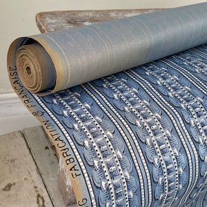 c 1930 7,7 Meter Streifen Antike Französisch Tapete Blumendelft Blau Design Küstenheim umweltfreundlich