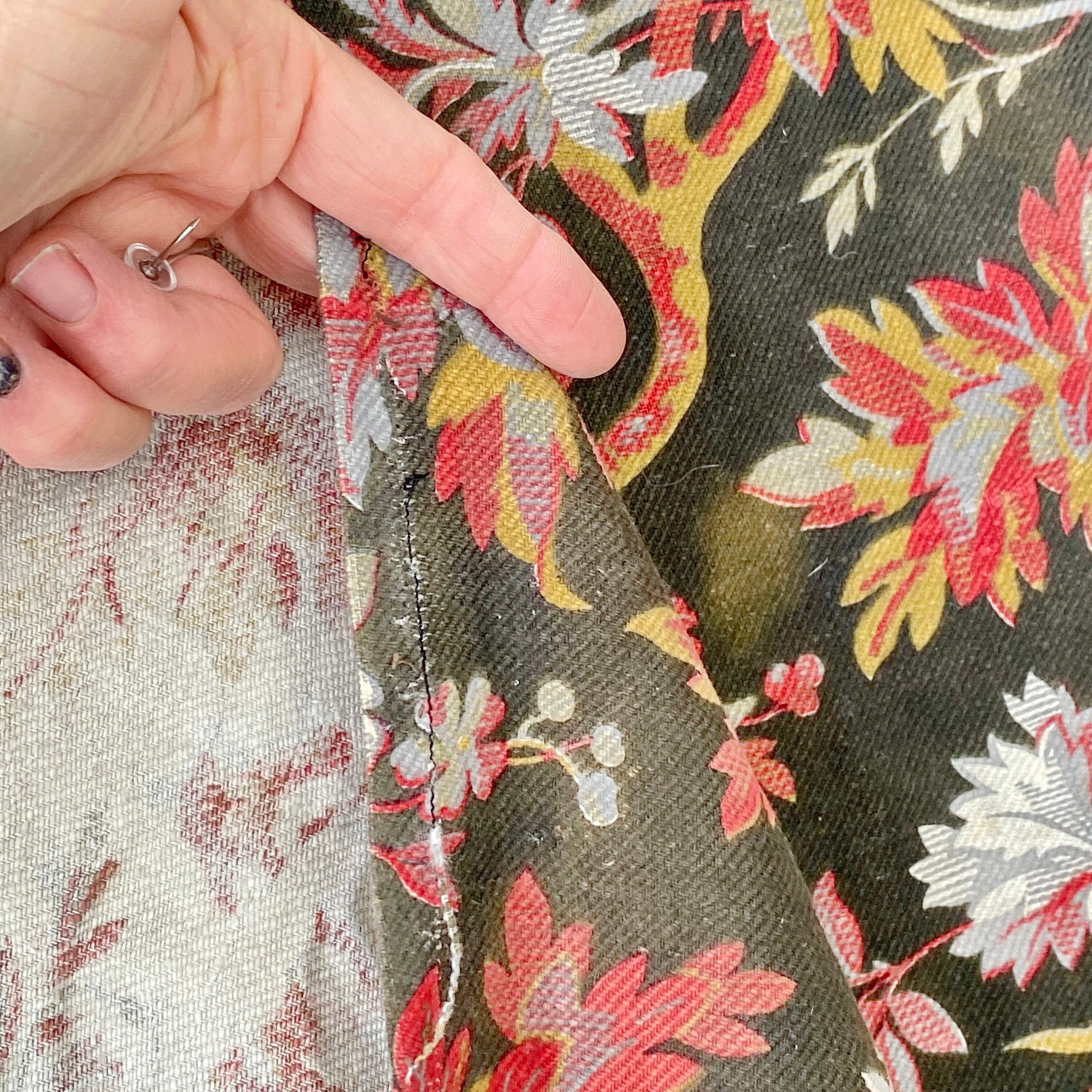 フランスのアンティーク生地 1880年代 厚手フローラルツイル 1880年代