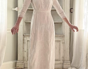 Antique Lingerie Dress Edwardian 1910s Linen Whitework Embroidery Lace Bridal Wedding Gown Small XS US Size 00  white Heirloom Tea