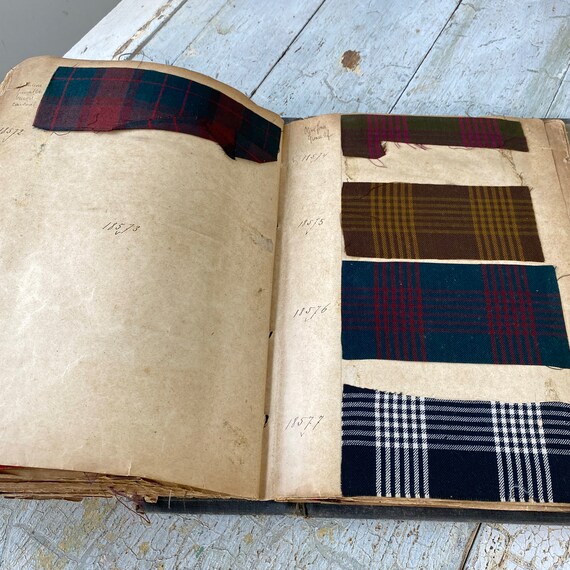 洋書　FRENCH TEXTILES Antique French Fabric Material 1860 Embroidered Look the