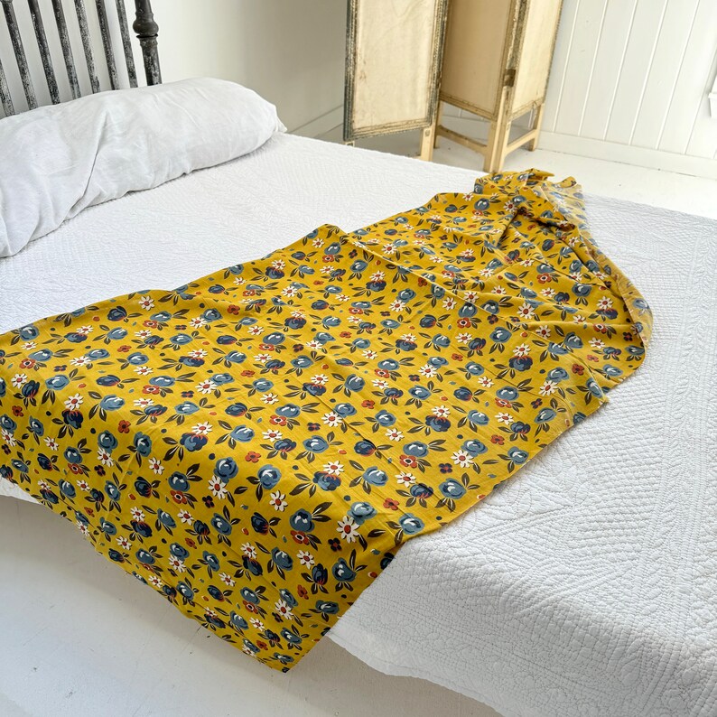 1920-s-40x32-yellow-deco-pattern-blue-floral-multidirectional-fat