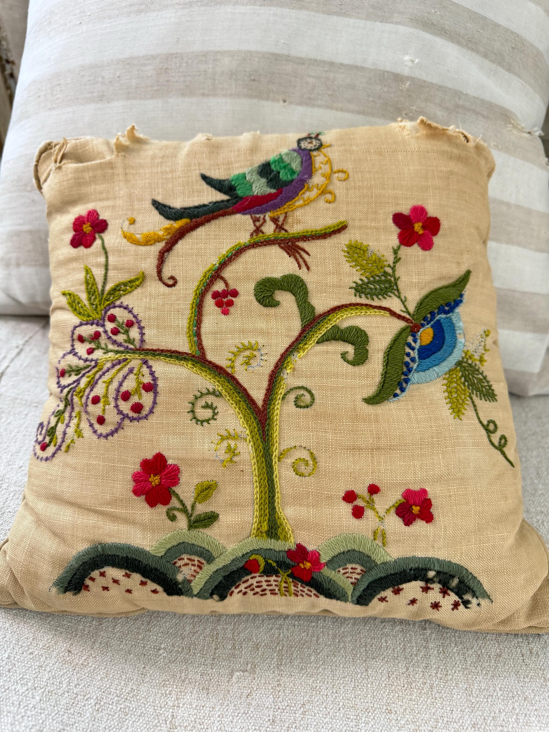 Cuscino Arredo a Forma di Cuore in Velluto con Volant e Pizzo Stile Shabby Chic 46 x 46 Colore Beige | Leroy Merlin