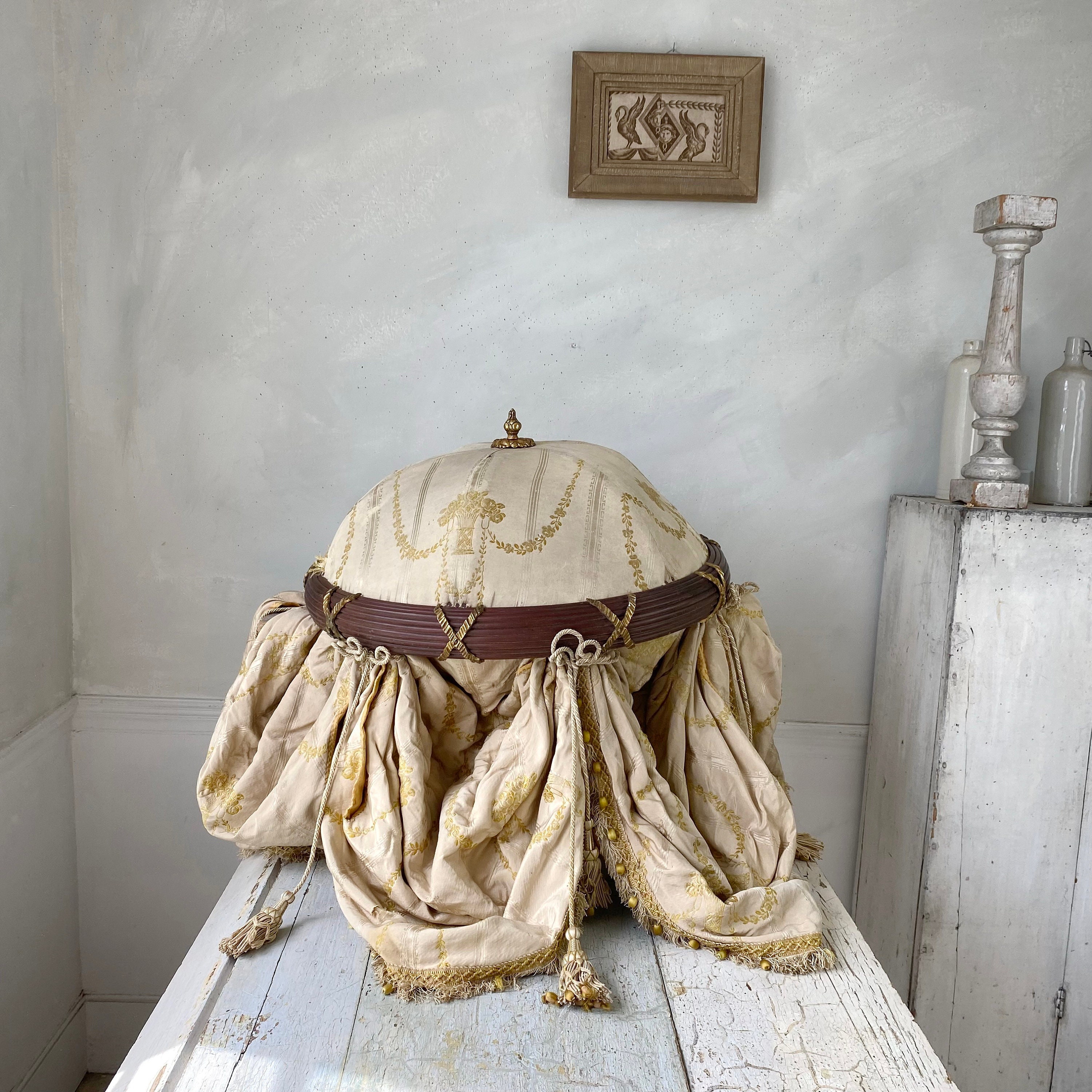 Antique outlet bed crown