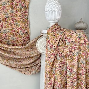 1.88 yrds ( 3.7 available) BEAUTIFUL vintage rayon dress fabric bouncy material cloth with flowers floral eco-friendly