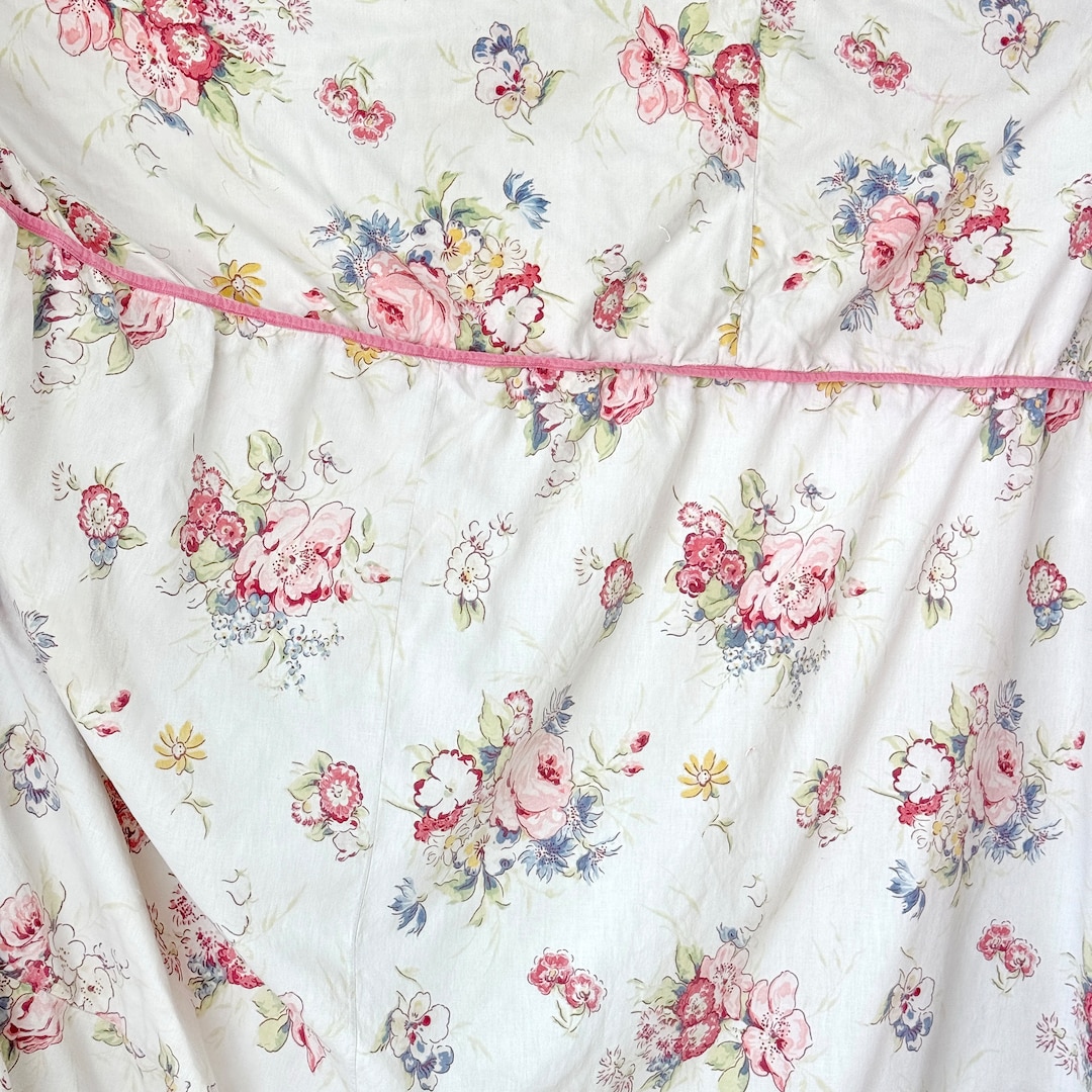 Original Stunning 1940’s Black Topper - Adorned with Pink & Grey Velvet Flowers & Leaves main image 0