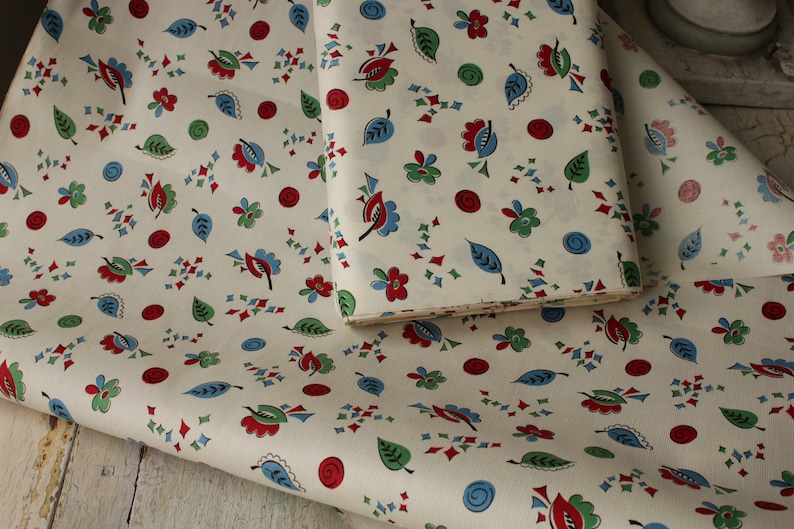 Vintage Fabric By The Yard French White Ground Juvenile Style 1920-30 Floral /& Geometric Cotton