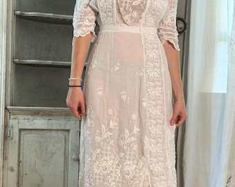 Antique Lingerie Dress Edwardian 1910s Ivory Embroidered Net Lace Floral Sheer Tea Gown Small US Size 0 2 Bridal Wedding white