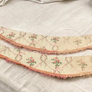 2 tiebacks   Faded floral 1900 Antique fabric Bow + Flower pattern stylized 1890-1910 ~ Country cottage The Textile Trunk eco-friendly
