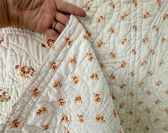 59 X72 1870 Antique Quilt couveture piquee tessuto cucito a mano bianco arancione