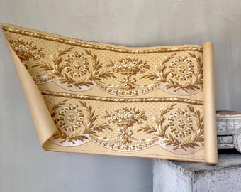 c. 1900 3,75 yardas (7,5 yardas disponibles) Cenefa de papel pintado antiguo Paul Gruin Guirnalda floral francesa Urna Cinta Castillo Casa de campo Revestimientos de pared Decoración