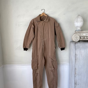 GENIUS Vintage French workwear jumpsuit TIMEWORN brown bodysuit Chic costume apparel from France AMAZING Coastal home  Boho steampunk