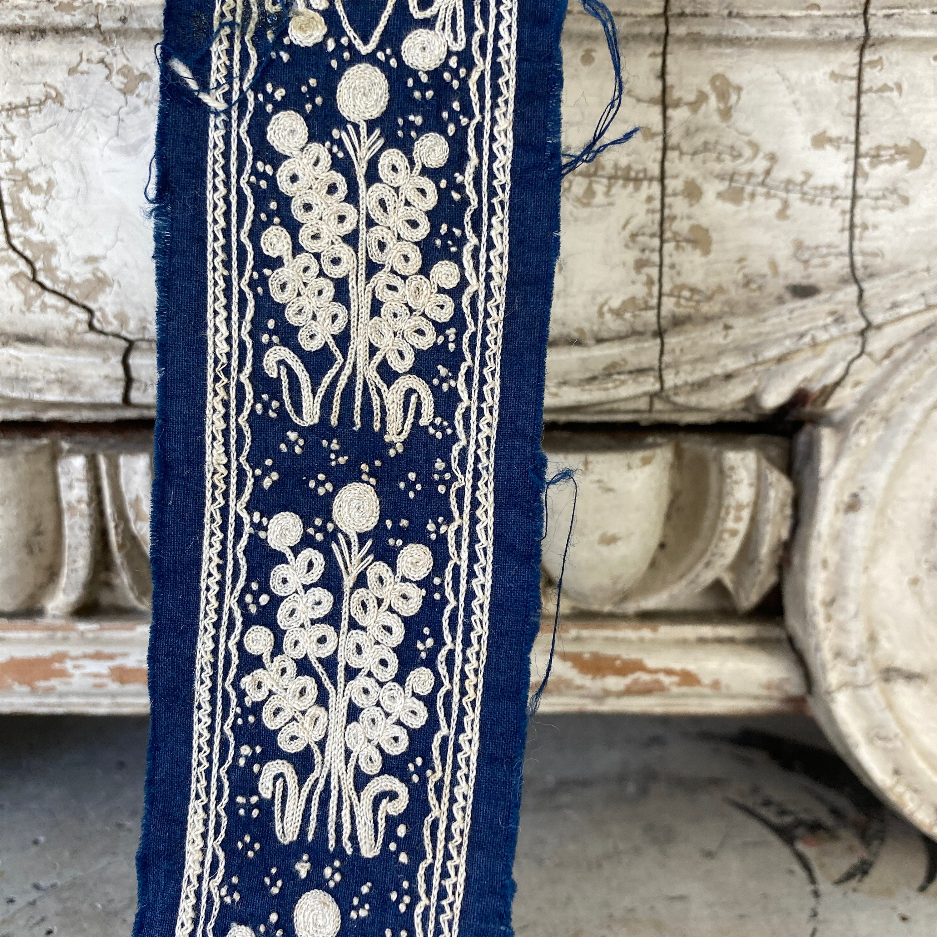 インディゴブルー 上質アンティーク刺繍 19世紀のスモックカラー