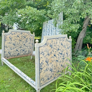 PICK UP Conjunto de cama francês antigo Canopy Ciel de lit Cabeceira da cama Cortina de tecido azul e branco Casa de campo Decoração vintage para casa