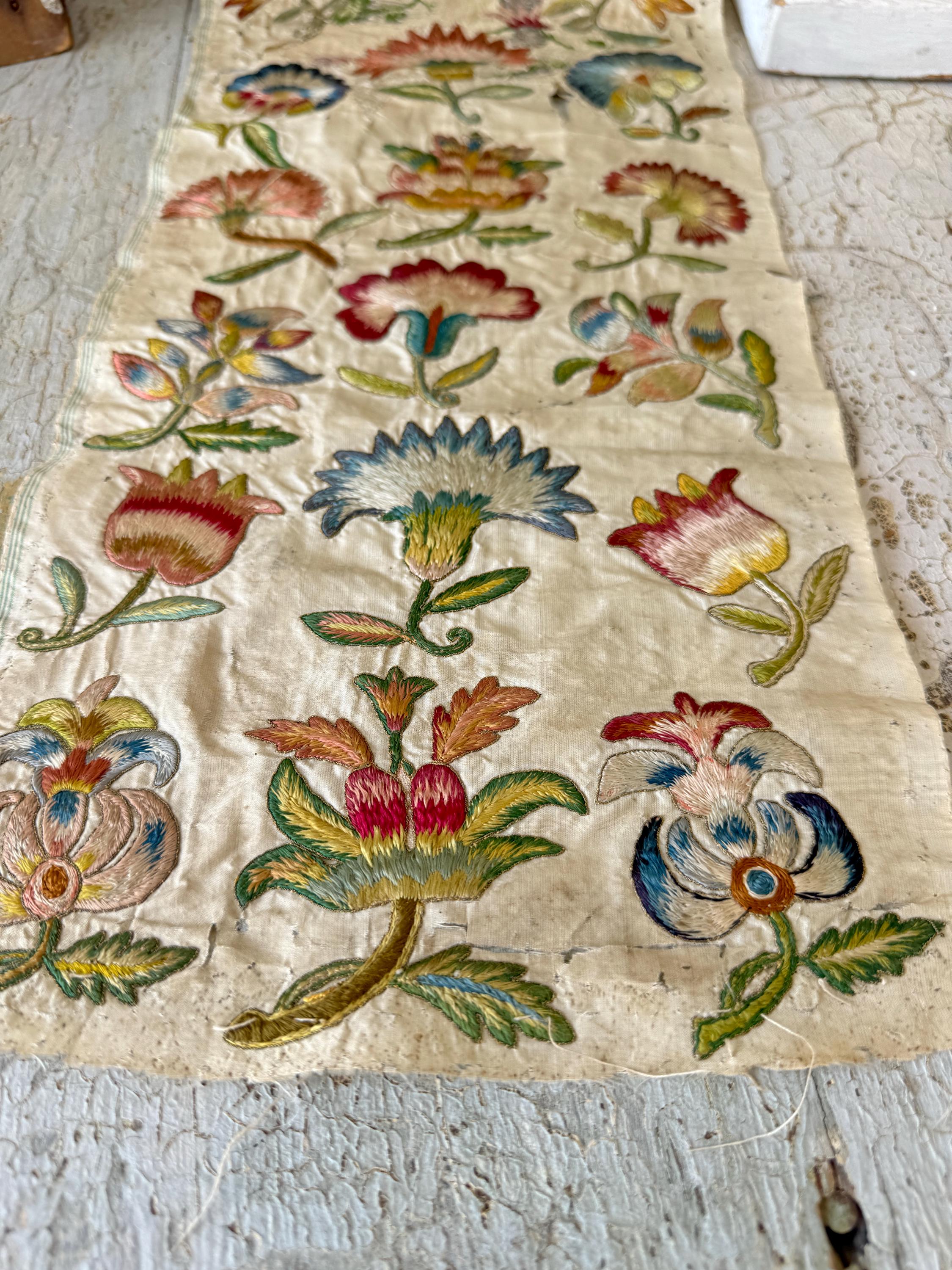 Embroidery Italian fashion 希少 洋書 モードの世界 27 Floral Sprig Slips 1750 English French Embroidered Embroidery