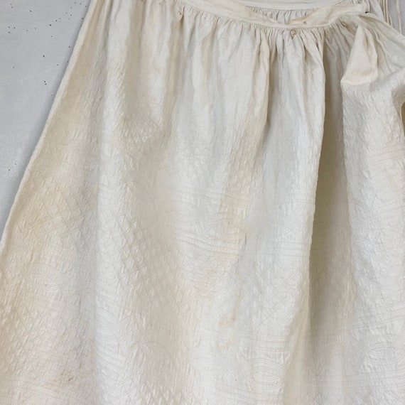 Lovely 1900s quilted lace trimmed white antique p… - image 4