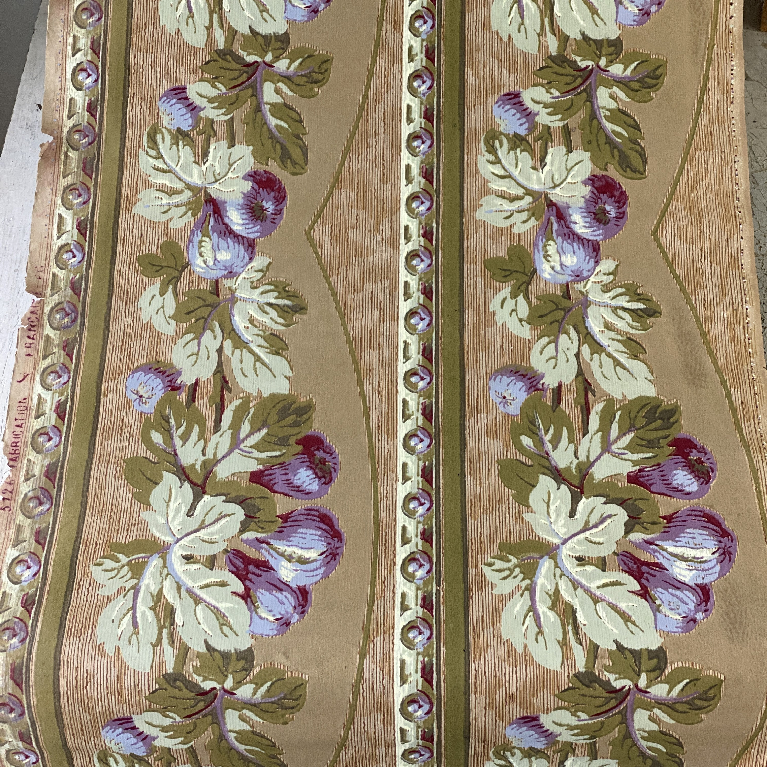 C 1910 3,62 (mehrere verfügbar) Meter Antike Französische Tapete lila blume  Die Textiltrank Viktorianische Historische Innenräume - Etsy Schweiz, image size:3000x3000