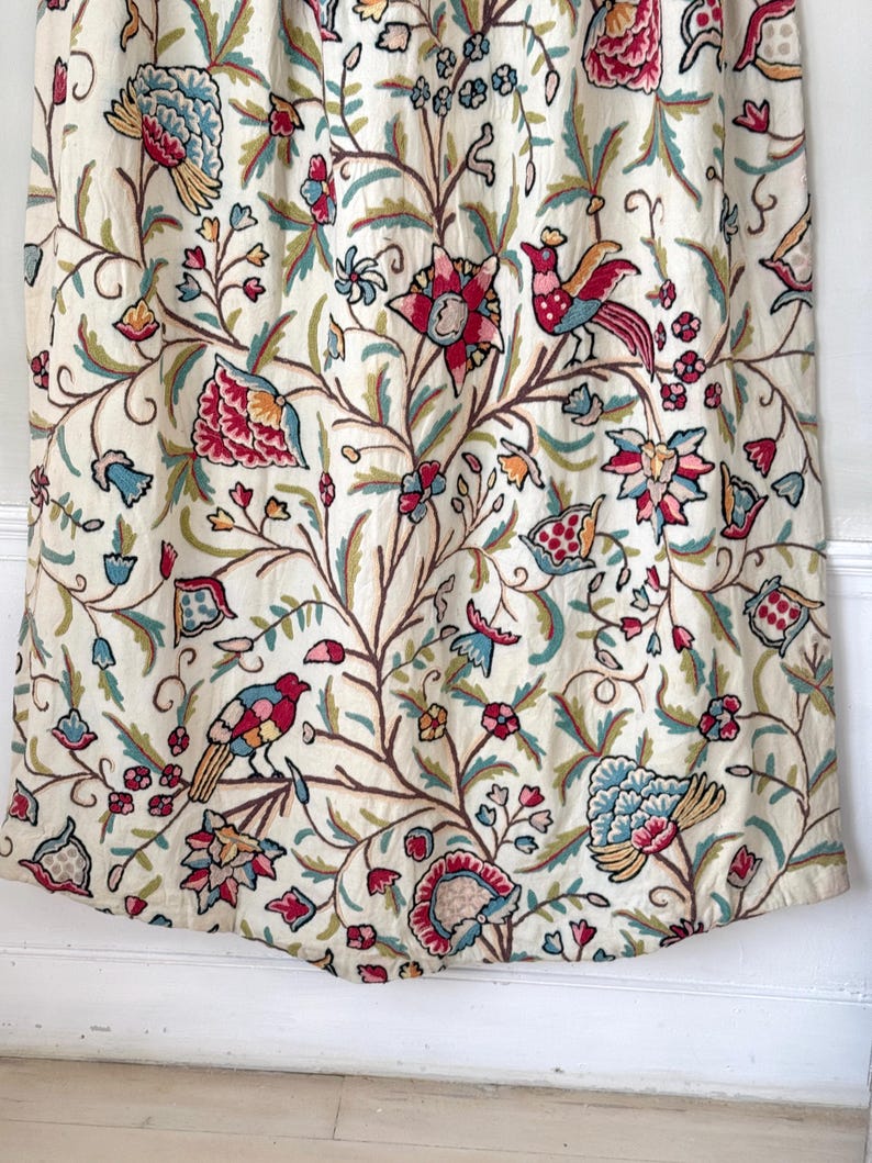 2 Rideaux Vintage Uniques Brodés Main (crewel Work) En Laine - Travail Artisanal Ancien