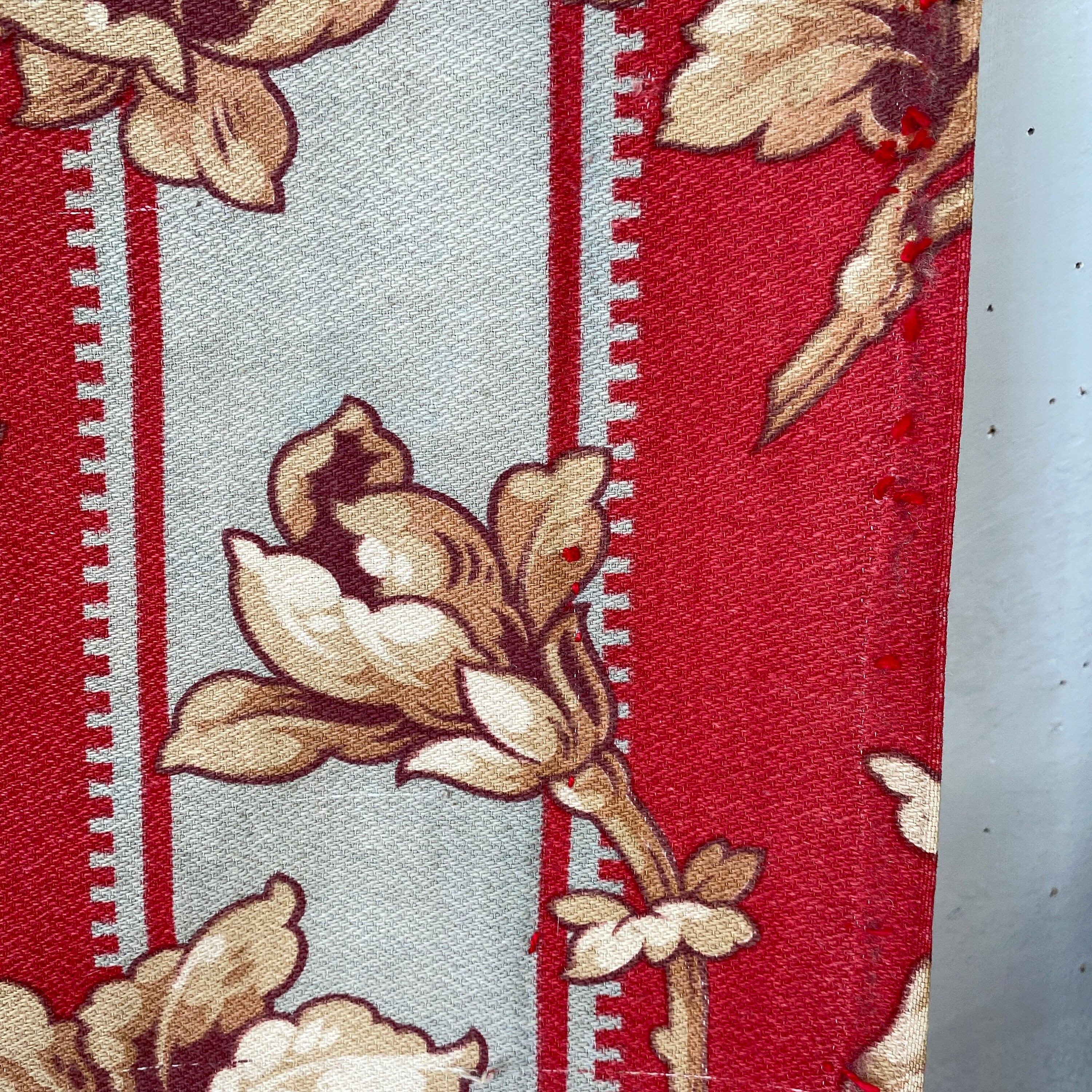 洋書　FRENCH TEXTILES Red Gray 1900 French Fabric Material Old Floral Faded Material the