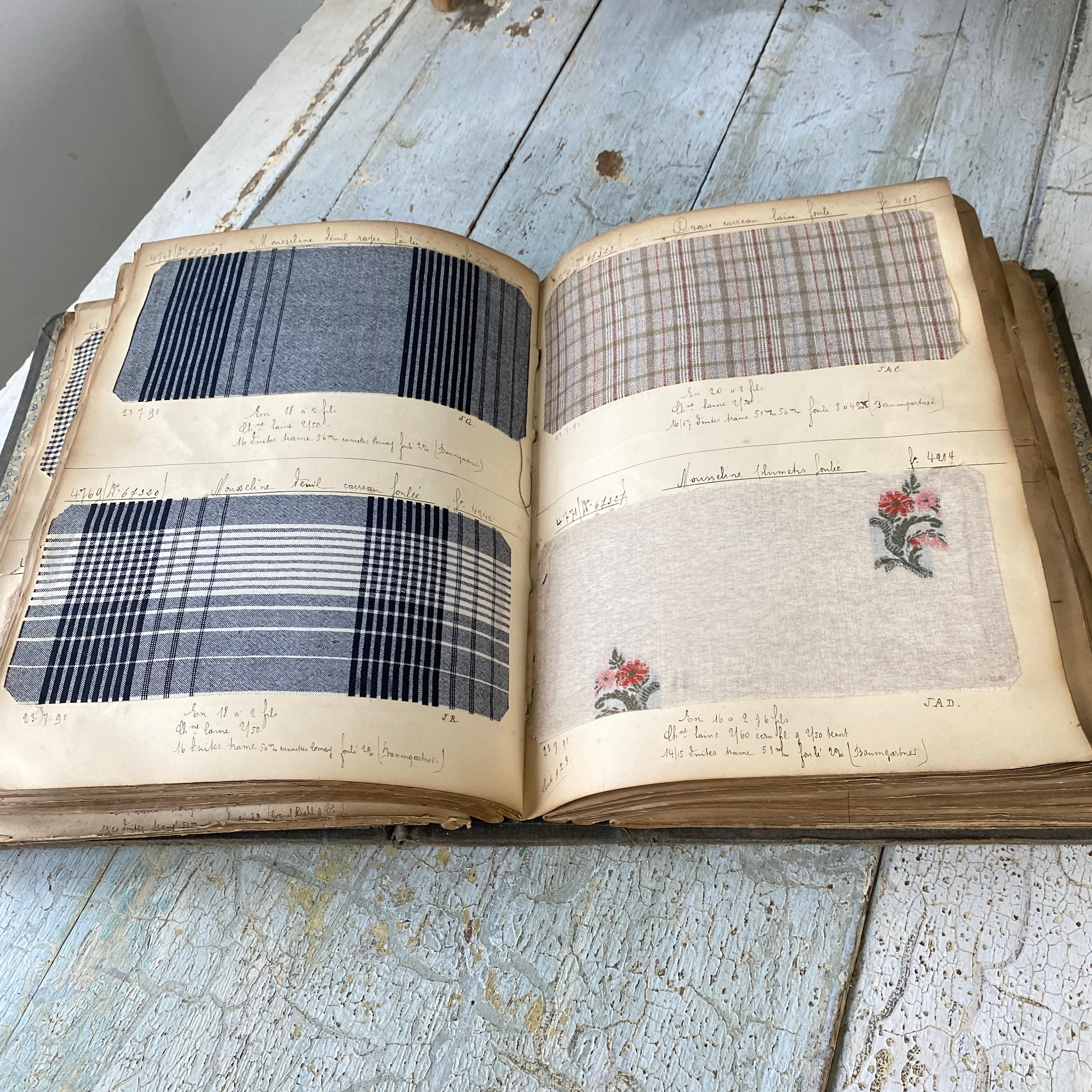 洋書　FRENCH TEXTILES Pattern Sample Book Antique French Woven Fabric Document