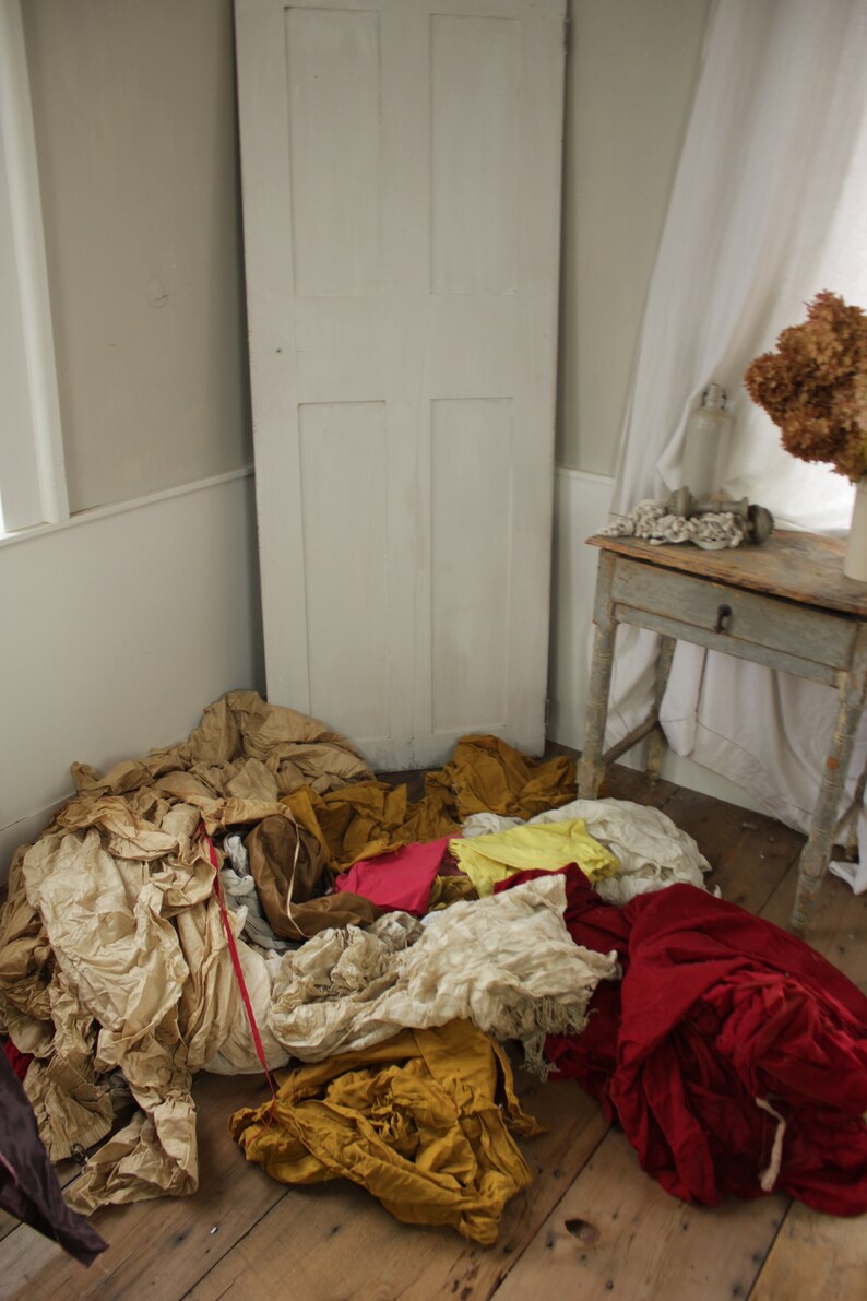 17 pounds of Antique monohrome French fabric Project crafting SCRAPS turkey red old curtain backings