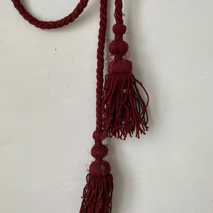 Cortina antigua de 83 pulgadas con borlas del siglo XIX con cordón. Tratamiento de ventana exclusivo y ecológico.