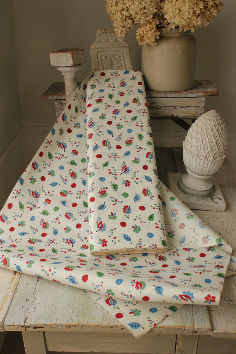 Vintage Fabric By The Yard French White Ground Juvenile Style 1920-30 Floral /& Geometric Cotton