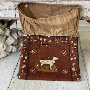 Pochette ancienne de style français brodée au point de croix