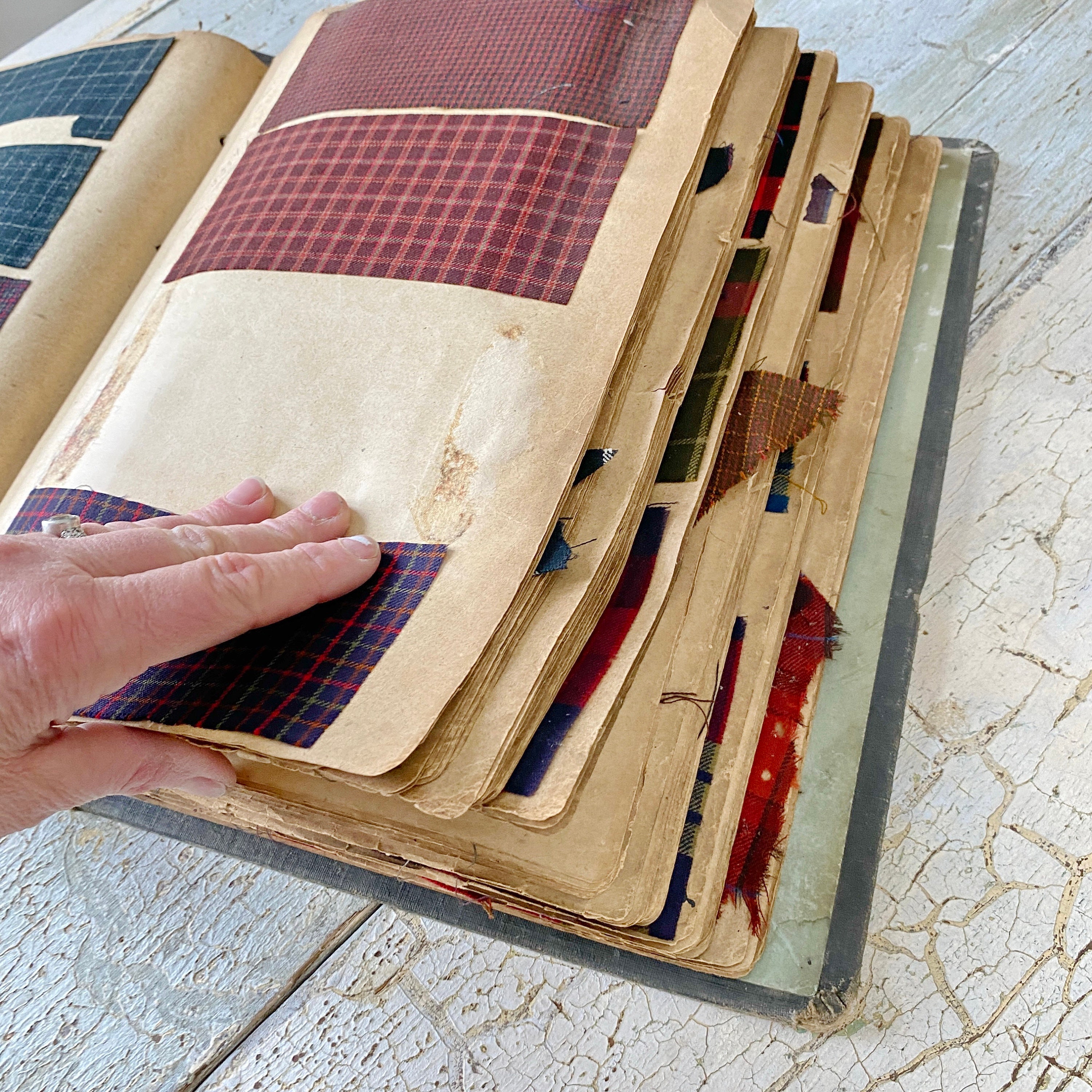 洋書　FRENCH TEXTILES Pattern Sample Book Antique French Woven Fabric Document