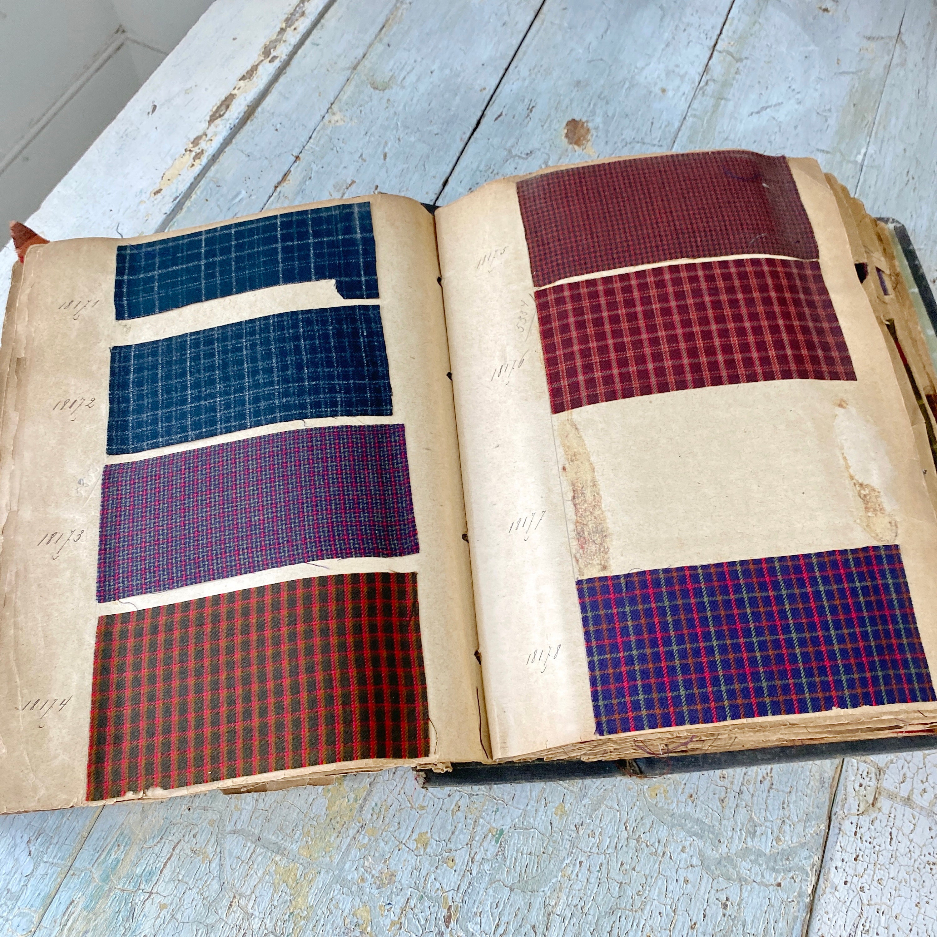 400 FABRICS Pattern Sample Book French Woven Fabric Document