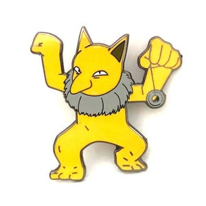 Puede incluir: Un pin de esmalte amarillo con un personaje de dibujos animados con una nariz larga, un cuello gris y un dispositivo hipnótico. El personaje está en una pose dinámica, con un brazo levantado y el otro sosteniendo un disco oscilante.