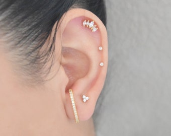 Naia | ear climber earrings trendy unique style earrings gold plated statement earrings minimalistic earlobe jewelry ear hugging climbers