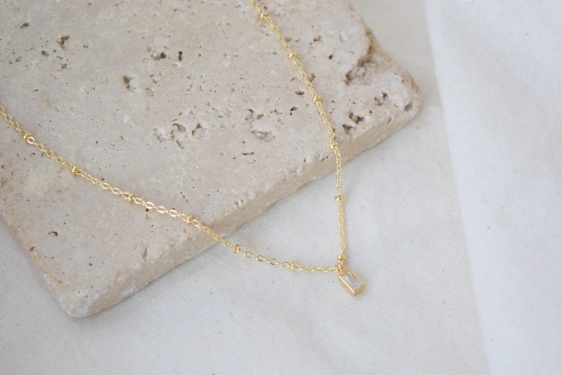dainty single floating diamond charm necklace solitaire diamond necklace dainty gold jewelry layering thin gold necklace Sada
