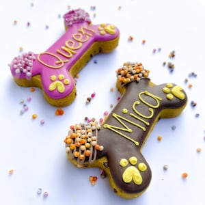 Birthday Dog Treats / Two Bones with pup's name / Custom preset for puppy / Healthy Organic Dog Dessert / Happy Gotcha Day/ CHOOSE ANY COLOR