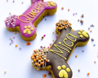 Birthday Dog Treats / Two Bones with pup's name / Custom preset for puppy / Healthy Organic Dog Dessert / Happy Gotcha Day/ CHOOSE ANY COLOR