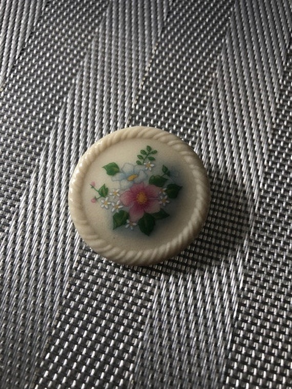 Vintage Avon porcelain Brooch/Pin with floral des… - image 2