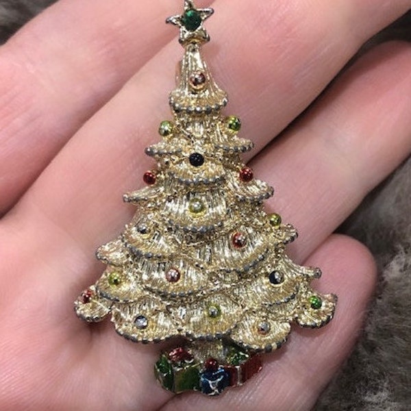 Gold tone Christmas tree brooch, perfect holiday gift