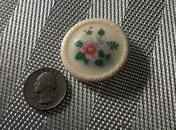 Vintage Avon porcelain Brooch/Pin with floral des… - image 3