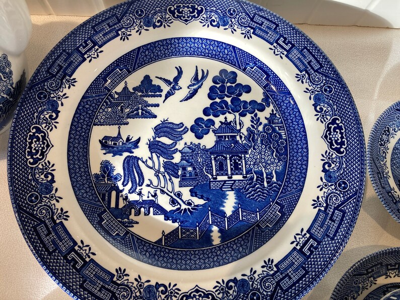 20 Piece England Churchill Blue Willow Dinner Plates Cups and Saucers