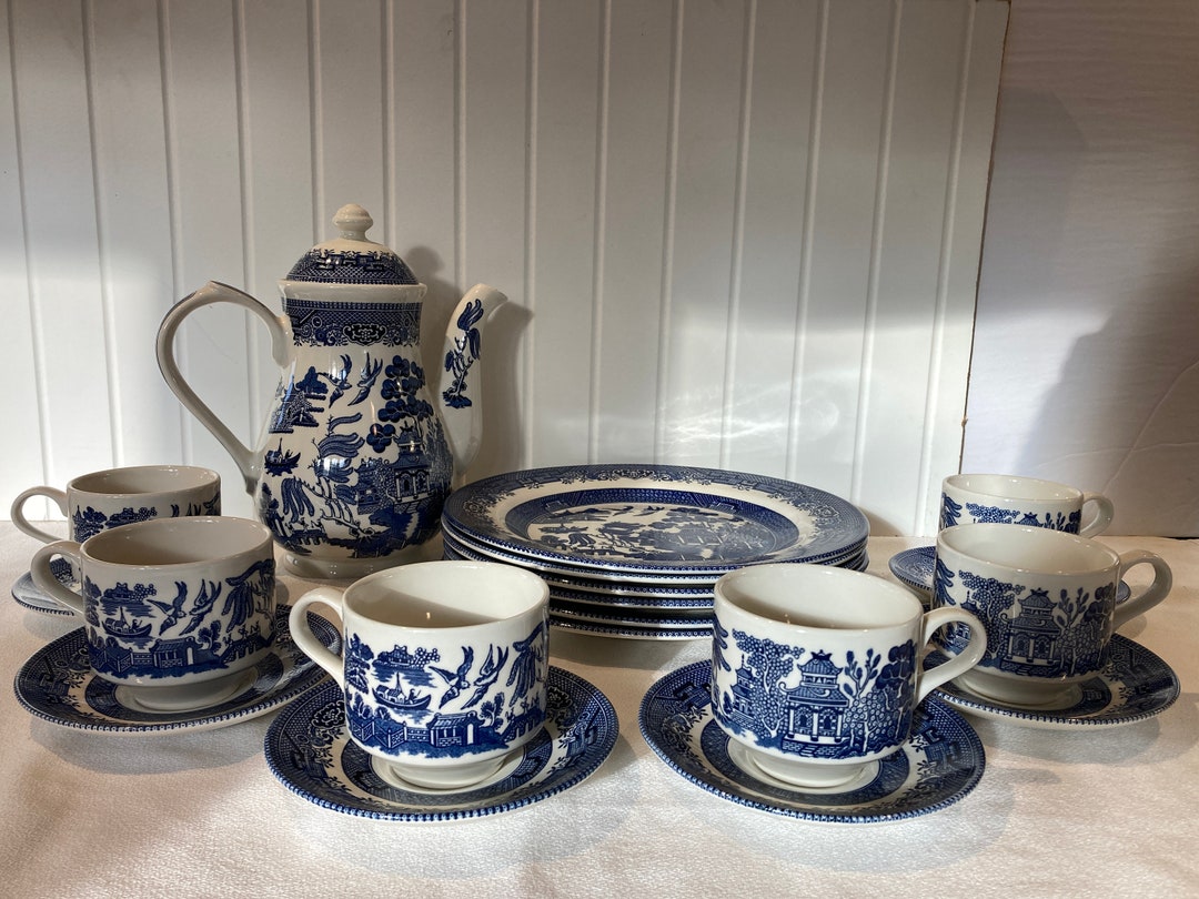 20 Piece England Churchill Blue Willow Dinner Plates Cups and Saucers