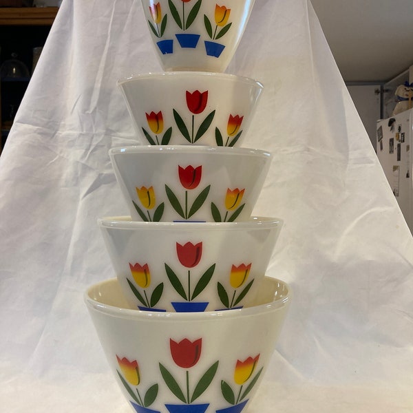 Complete Set of 4 Fire King Splash Proof Tulips on Ivory  Mixing Bowls plus Grease Jar